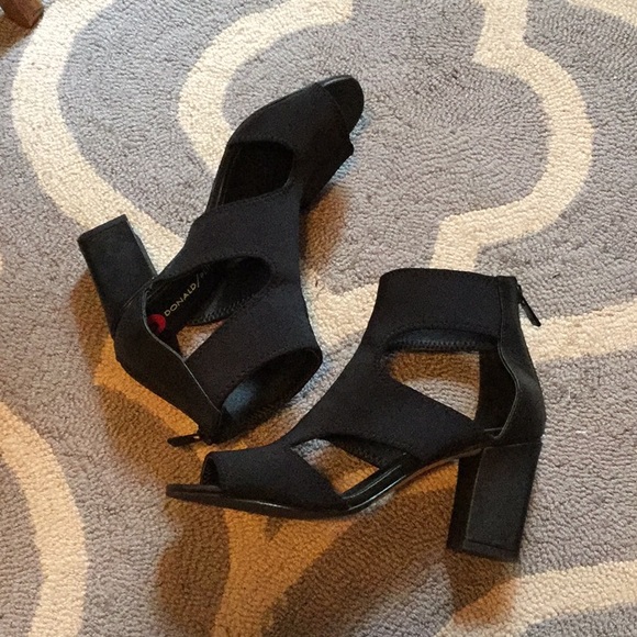 Donald J. Pliner Shoes - Black heels